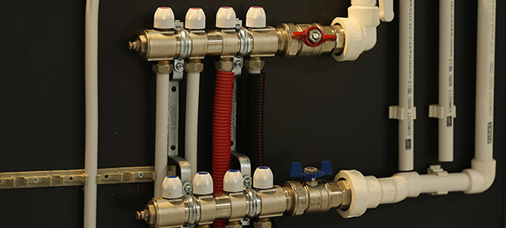 أنظمة التدفئة تحت الأرضيات باستعمال أنابيب فرات من البولي إيثيلين المتصالب (PEX)